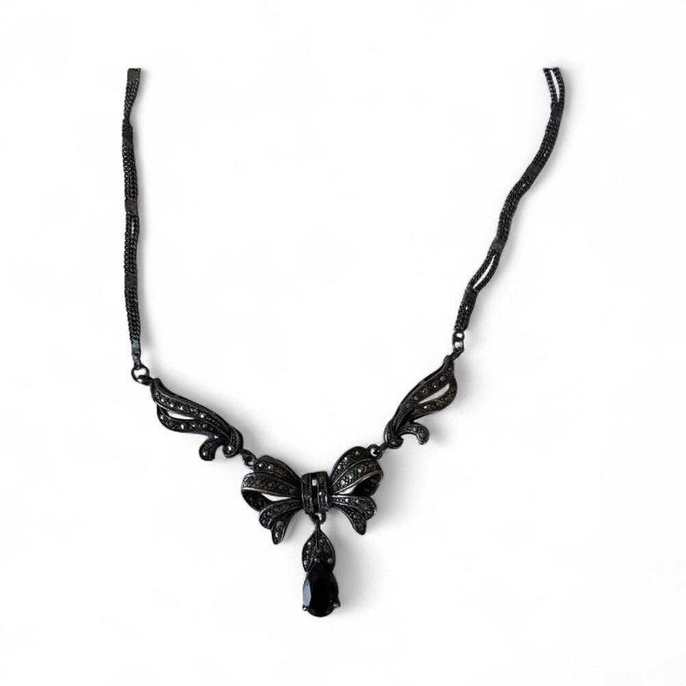 Vintage sterling silver Elegant Black Pendant Necklace